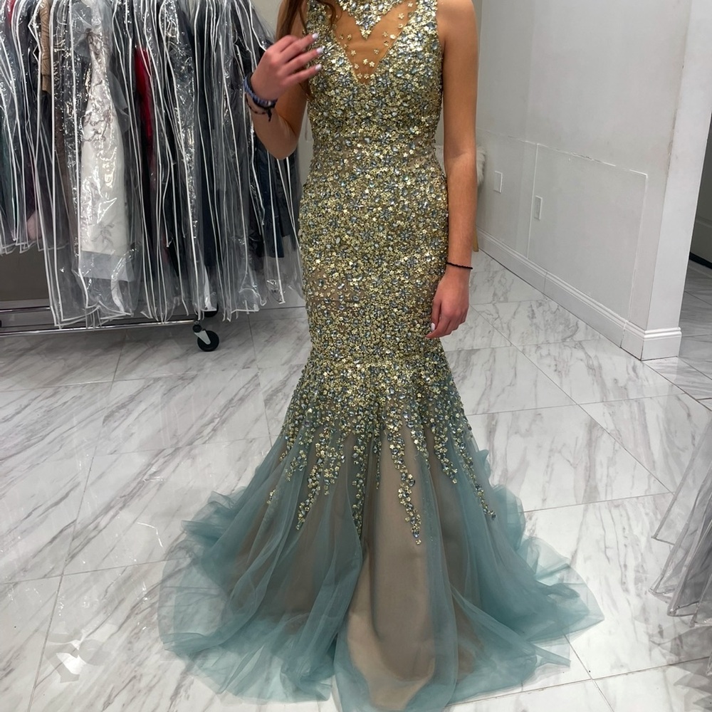 BNWT Terani Couture beautiful beaded mermaid gown size 2